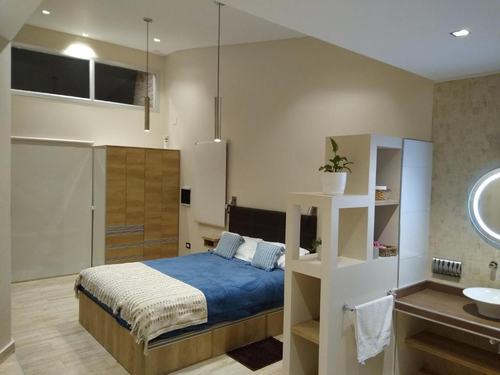 Dormitorio principal con cama doble